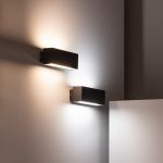 Luce da parete montaggio a superficie Bulkhead LED Carinae Illuminazione su due lati 12W 480lm 830 IP54 | Luce Calda - Sostitutiva 40W